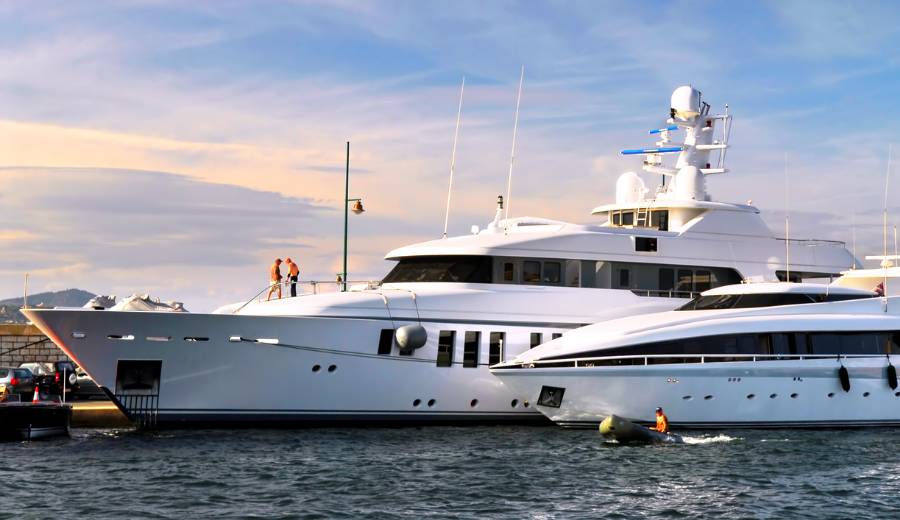 Why Charter a Luxury Yacht?