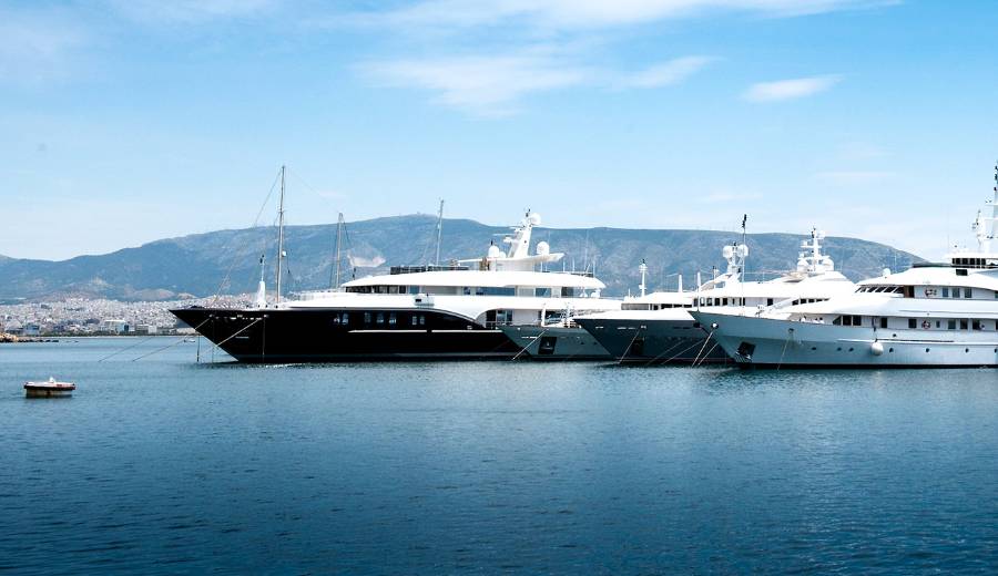 Why Charter a Luxury Yacht? Why Charter a Luxury Yacht?