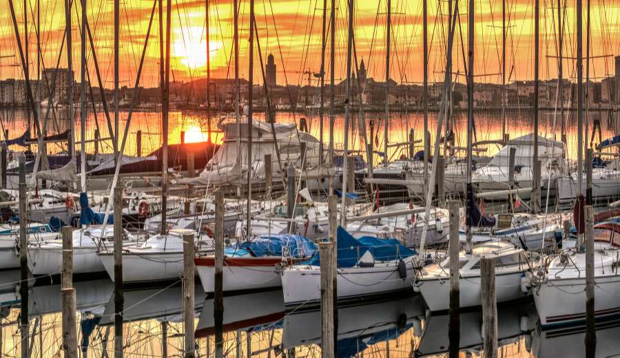Yacht Rental Porto di Brindisi