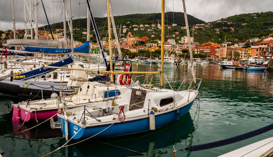 Yacht Rental Porto di Brindisi