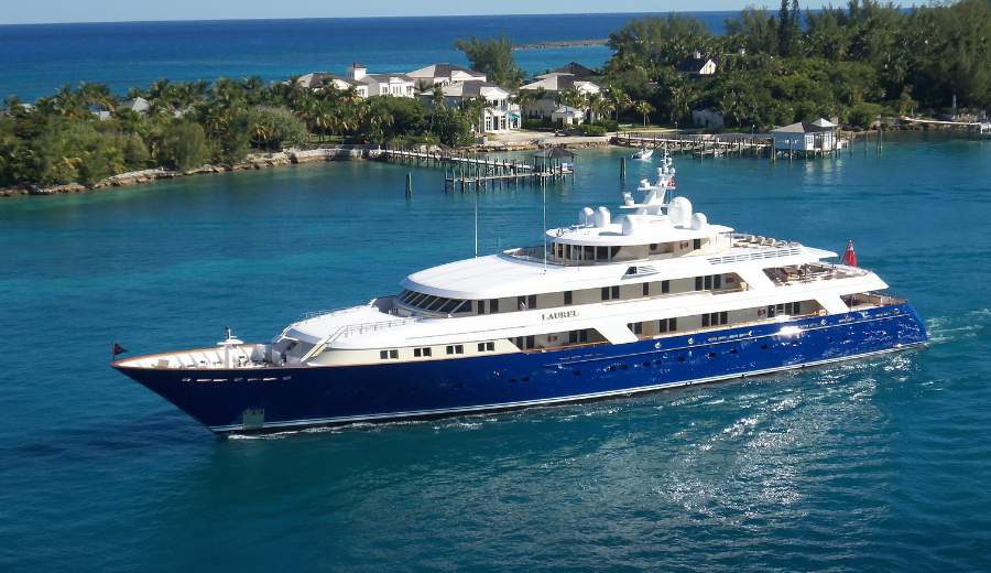 What Makes the Best Yacht Charter Company?
